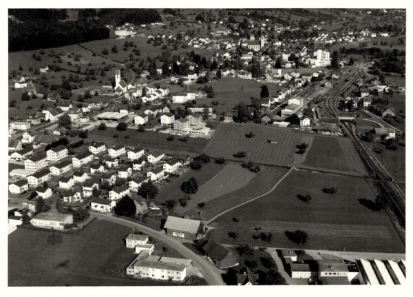 8730 Uznach SG, Burgerfeldstrasse/ Bahnhof mit Kreuzkirche und Pfarrkirche Sankt Gallus + Stadtkirche Vorderseite