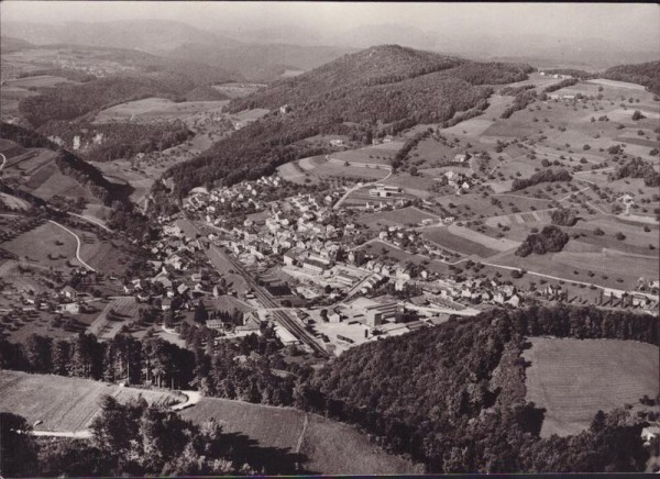 Läufelfingen,  Flugaufnahme Vorderseite